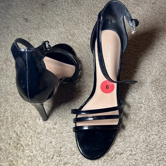 Black heels size 6 - Picture 2 of 2